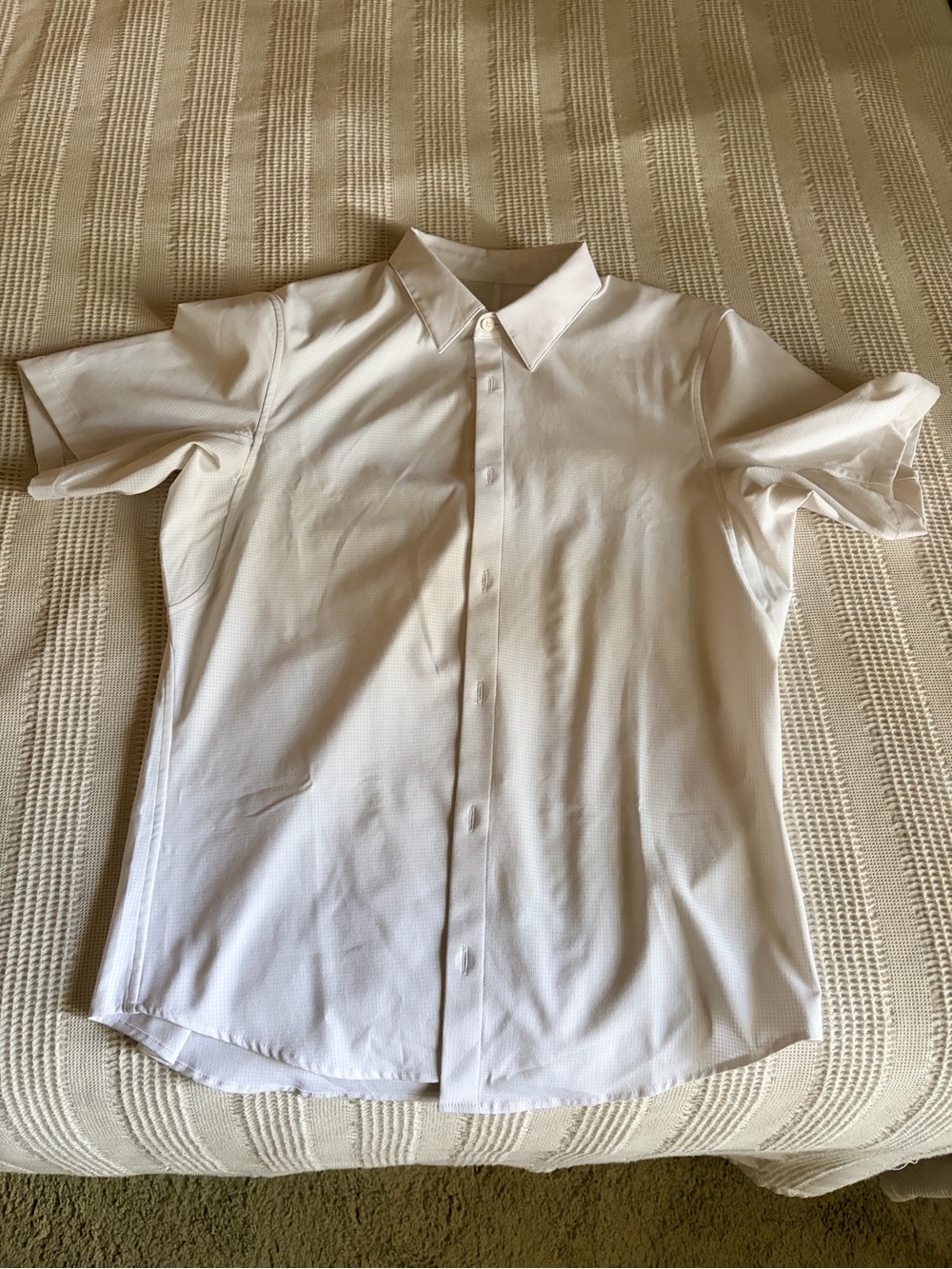 lululemon athletica Men’s White Airing Easy Button Down, Medium